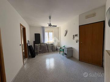 3 LOCALI A POLIGNANO A MARE