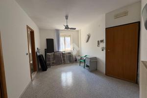 3 LOCALI A POLIGNANO A MARE