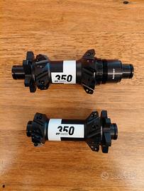 mozzi dt swiss 350 sp 28 raggi boost 6 fori nuovi 