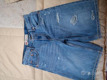 bermuda Levis  14 anni