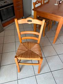 TAVOLO DI LEGNO CON 4 SEDIE