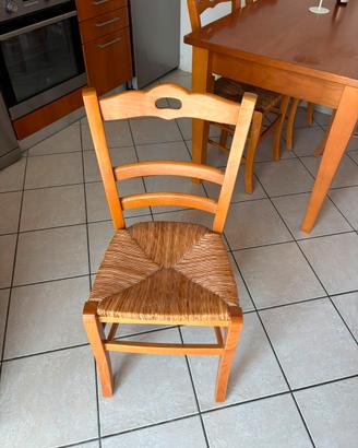 TAVOLO DI LEGNO CON 4 SEDIE
