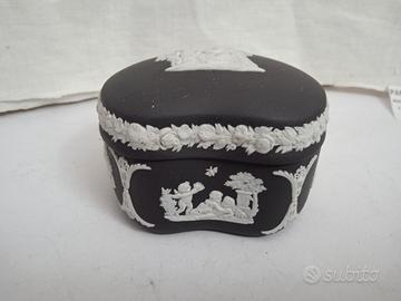Wedgwood Jasperware Portagioie Nero