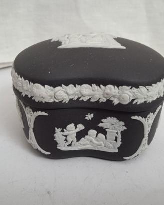 Wedgwood Jasperware Portagioie Nero
