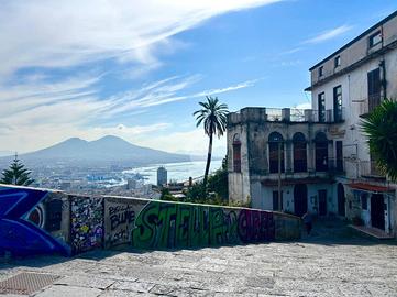 2 LOCALI A NAPOLI