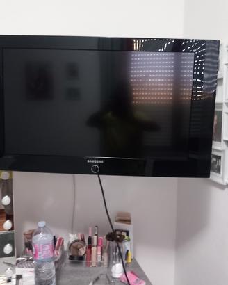 TV 32 