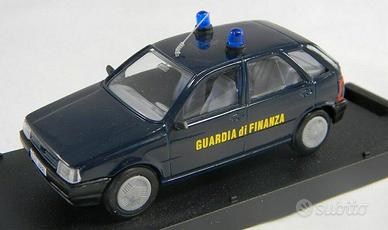 Modello auto fiat tipo guardia di finanza