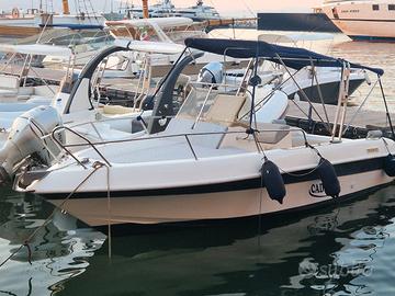 barca a motore 