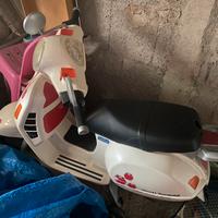 Vespa elettrica Peg Perego per bambini