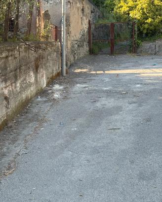 Casale rustico con fondo agricolo