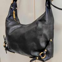 Borsa da donna vera pelle colore nero firmata.