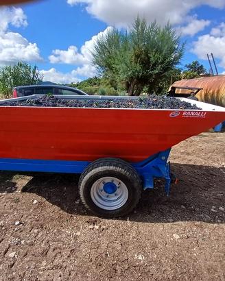 Rimorchio vasca per uva