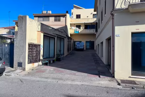 Locale commerciale di 200 mq
