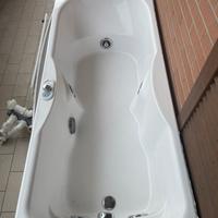 Vasca idromassaggio jacuzzi