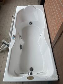 Vasca idromassaggio jacuzzi
