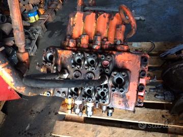 Distributore escavatore FIAT HITACHI FH 220.3