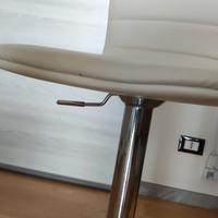 Quattro sgabelli in pelle