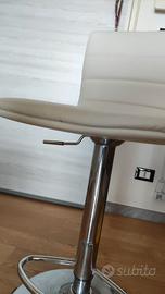 Quattro sgabelli in pelle