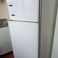 Frigo due scomparti con freezer