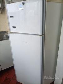 Frigo due scomparti con freezer