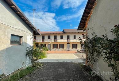 Casa indipendente su tre lati Brusasco