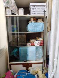 Vetrinetta in legno con ante a vetri