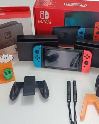 Nintendo Switch + 2 dock + accessori + 2 custodie
