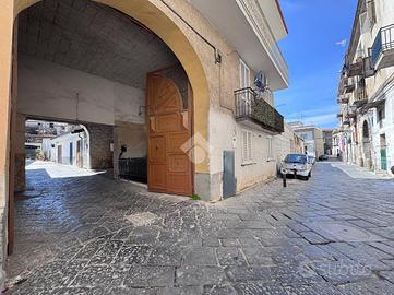 4 LOCALI A AVERSA