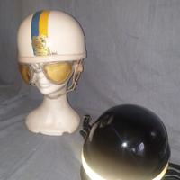 Casco d'epoca Vespa Club Trento e casco militare