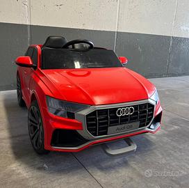 Macchinina elettrica per bambini mod. Audi Q8