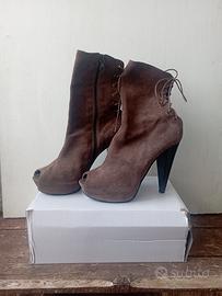 Stivaletti donna open toe scamosciati tacco 12.5