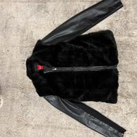 Giacca in ecopelle nera con pelliccia