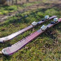 Sci e attacchi per bambina