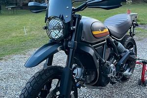 Ducati scrambler pluriaccessoriata