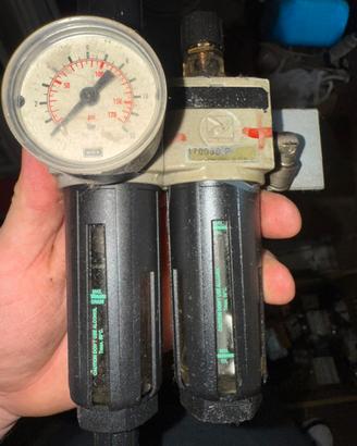 Gruppo FRL Trattamento Aria Pneumax manometro Wika