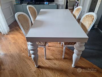 Tavolo Design allungabile gambe in legno tornite