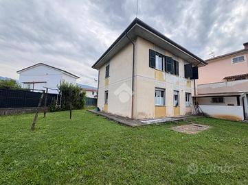 CASA SEMINDIPENDENTE A MASSA
