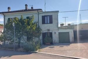 Casa Indipendente + SCOPERTO E GARAGE. Chiusa Gine