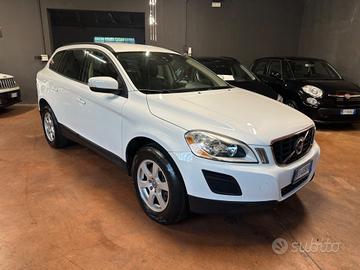 Volvo XC 60 XC60 D5 AWD Geartronic Summum