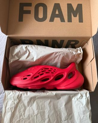 YEEZY Foam RNNR n.46 Vermillion