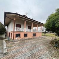 VILLA INDIPENDENTE SU LOTTO DI 1400 MQ - SPAZI ...