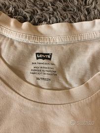 t-shirt levis