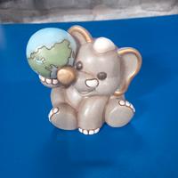 thun  elefante con mondo