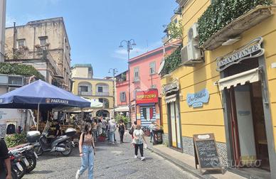 NEGOZIO A NAPOLI