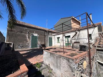 Rustico con giardino a pozzillo (acireale)