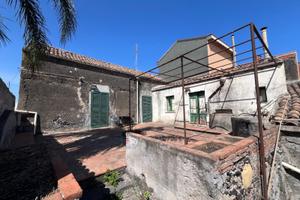 Rustico con giardino a pozzillo (acireale)