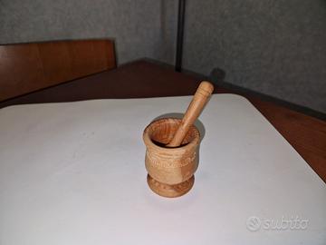 Mortaio e pestello in legno