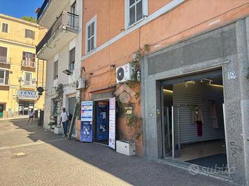 NEGOZIO A ALBANO LAZIALE