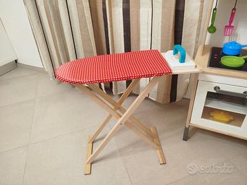 Asse e ferro da stiro giocattolo