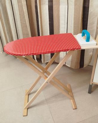 Asse e ferro da stiro giocattolo